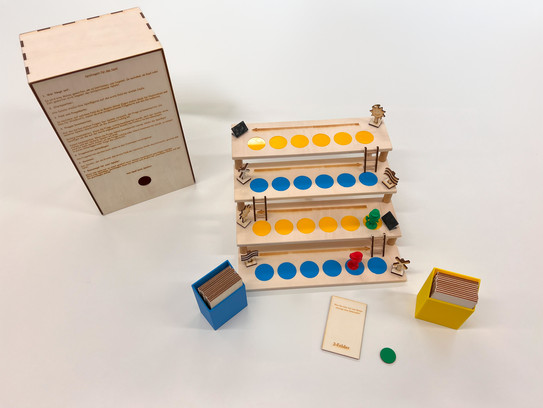 Lernbrettspiel aus Holz und Kunststoff gefertigt