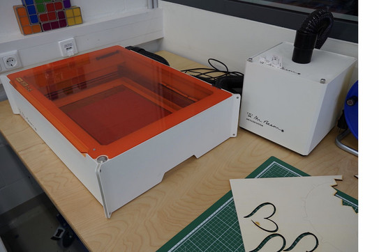 Ansicht des Mr. Beam Lasercutters inklusive Airfilter-System